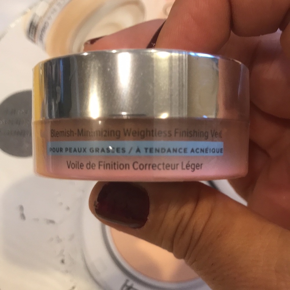 It cosmetics BYE BYE Breakout powder